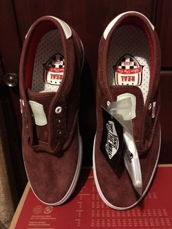 Chima Estate Pro Vans size 10.5 Men's PRICE IS FIRM BRAND NEW...