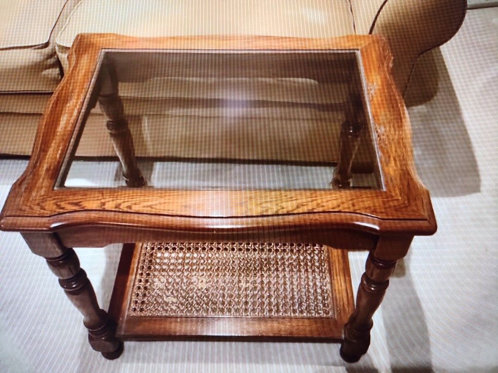 1983 Hammary Wood End Table With Cane Accent Bottom