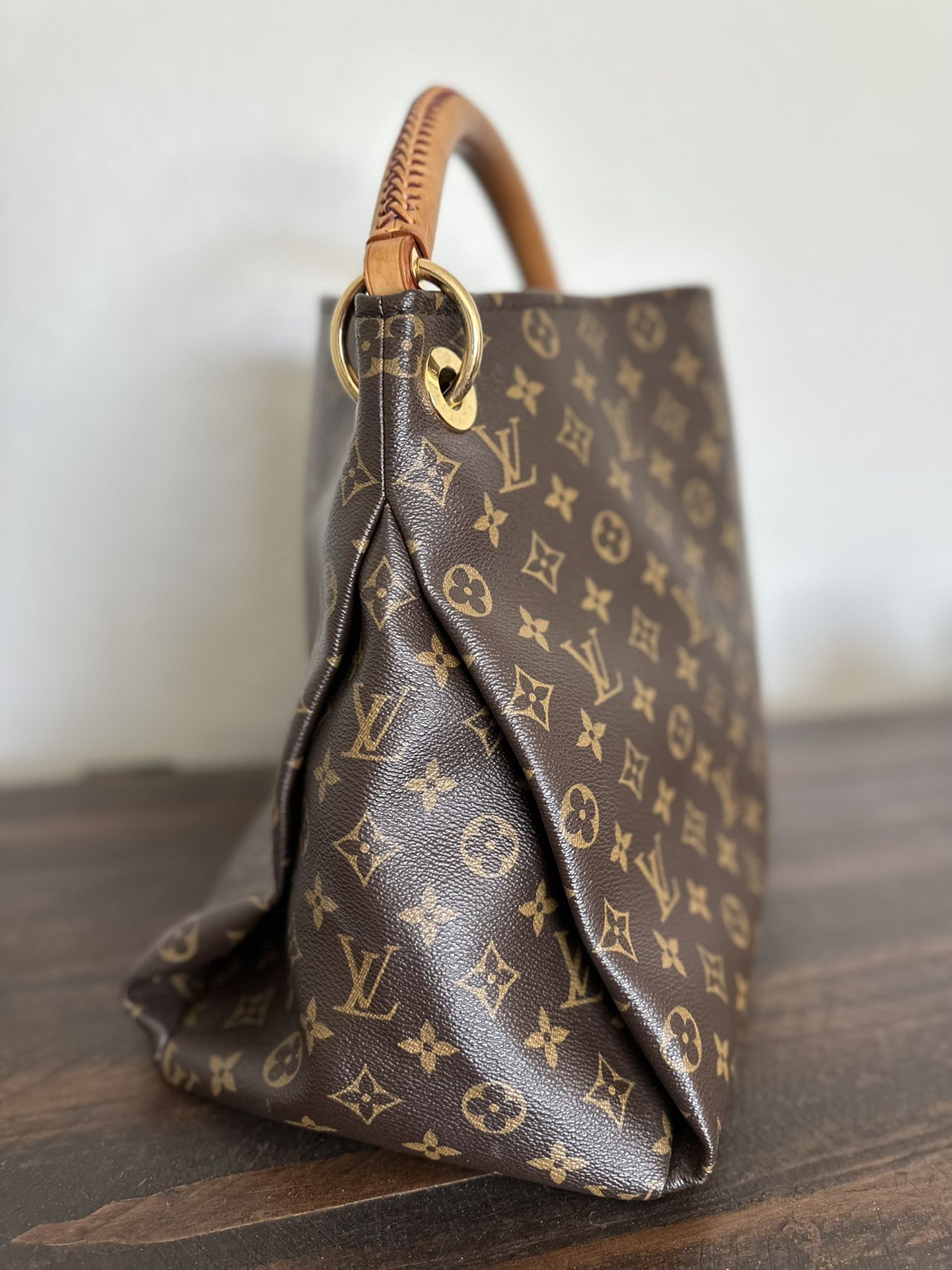 Authentic Louis Vuitton Artsy MM/GM $1500 Obo for Sale in Addison, TX -  OfferUp
