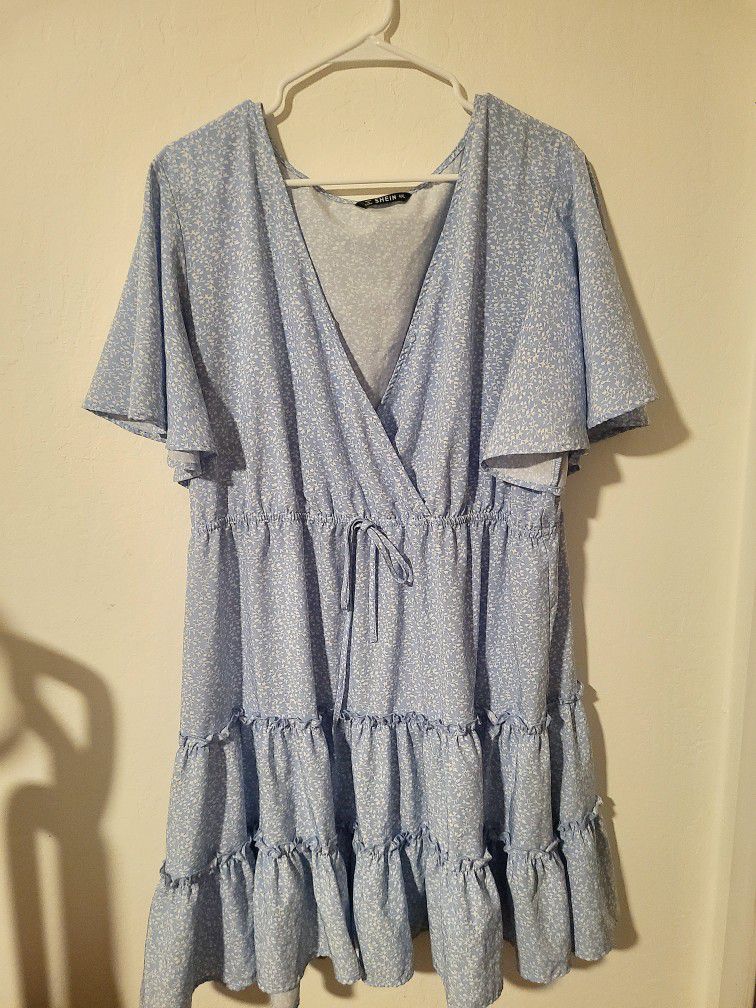 Shein Light Blue Floral Dress (Size 4x) for Sale in Fresno, CA - OfferUp