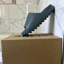 Yeezy Slides Slate Marine Size 10