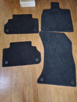 Brand New Genuine Audi Q5 Carpet Floor Mats – Never Used