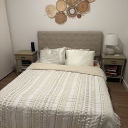 Faux Leather Upholstered Queen Size Bed