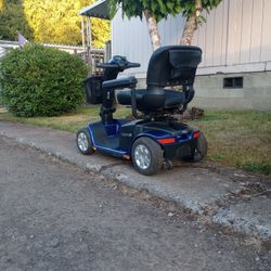 Pride Victory Scooter W/ Harmar Swing Away Lift