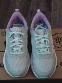 Size 1 pair of girl shoes