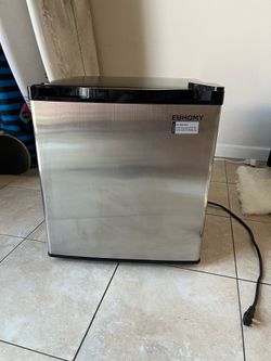 1.1 cu ft mini freeze (deep freeze(