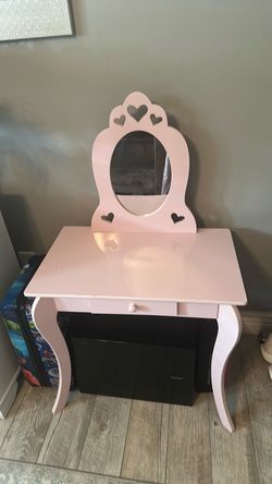 Little girl vanity