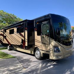 2015 Fleetwood Discovery 40G