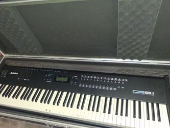 Alesis QS8.1 88-key professional synthesizer https://offerup.com/redirect/?o=d29ya3N0YXRpb24uSXQ= features a fully weighted hammer-action keyboard and