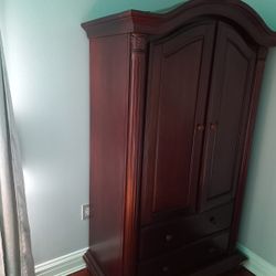 Free!! Closet/Armoire