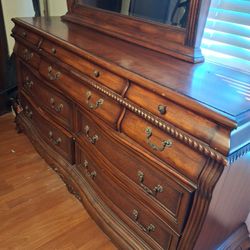 Dresser With Mirror