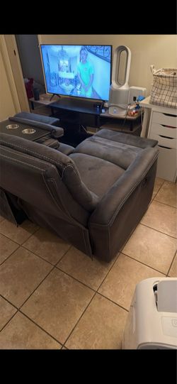 🛋️ COUCH 🛋️ VERY GOOD CONDITION COLOR GREY SUEDE LEATHER
