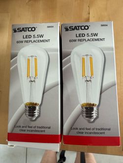 4 SATCO LED 5.5W light bulbs