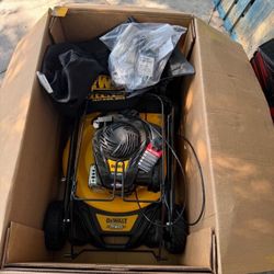 DEWALT 21 in. 150cc Briggs and Stratton 625ex Engine Rear Wheel Drive 2-in-1 Gas Self Propelled Walk Behind Lawn Mower