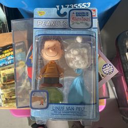 Linus Can Pelt Peanuts Figure