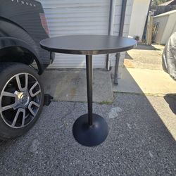 4 Cocktail Tables For Outdoor Events