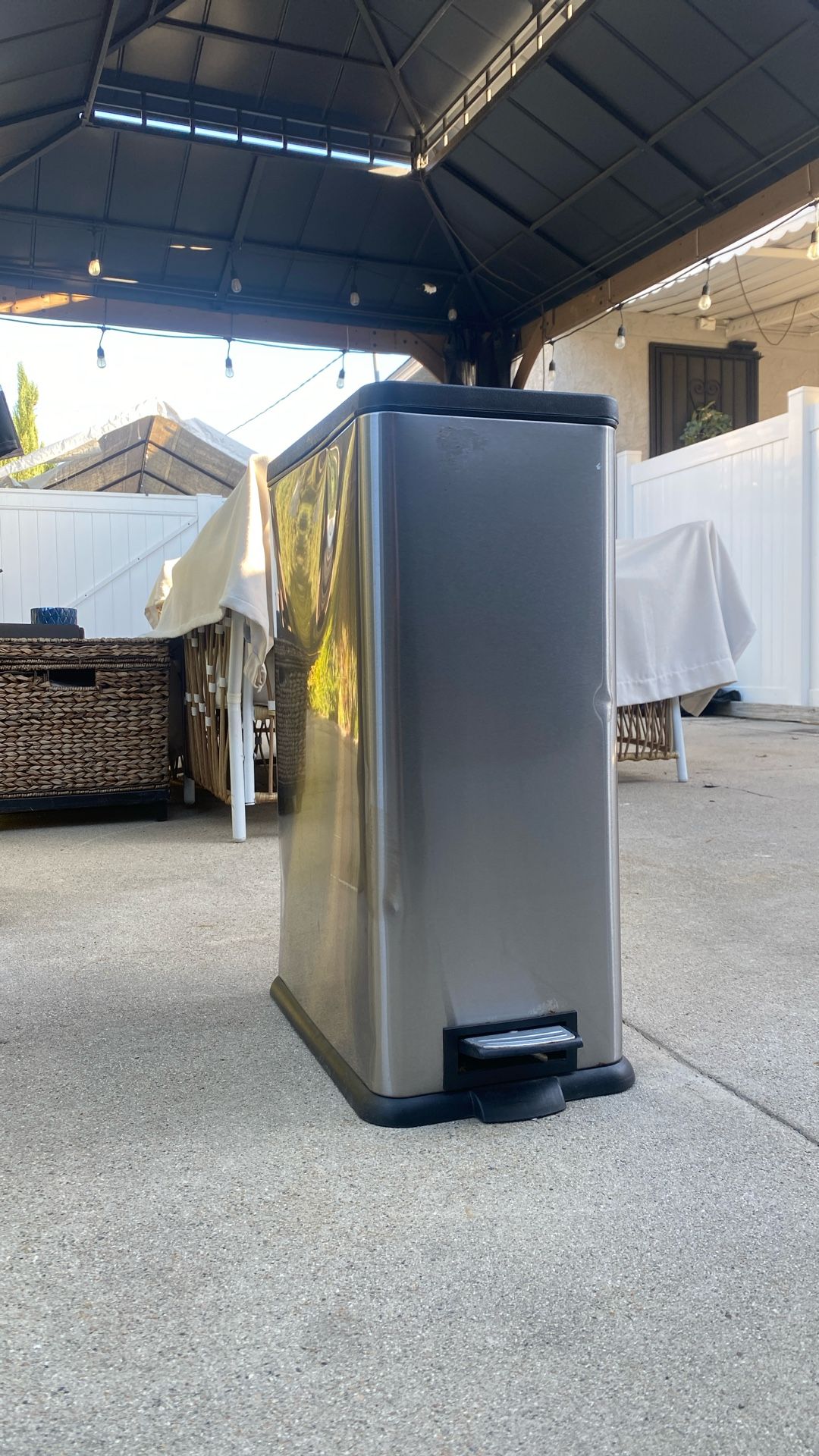 Kitchen Trash Can/ 28 Inch Tall Trash Can