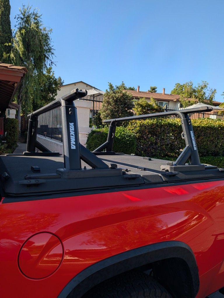 2023 Toyota Tundra Diamond Back HD Plus Yakima Overhaul Rack