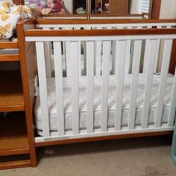 Crib/Changing Table Combo With Mattress