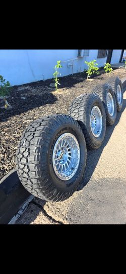 17" FUEL rims w/ 33x12.50R17 tires