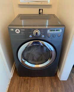 LG Tromm Front Load Electric Dryer – Large Capacity – Works Great