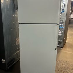 TOP FREEZER WHIRLPOOL APARTMENT SIZE REFRIGERATOR 