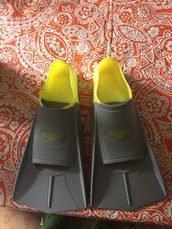 Speedo Short Fins size 4-5