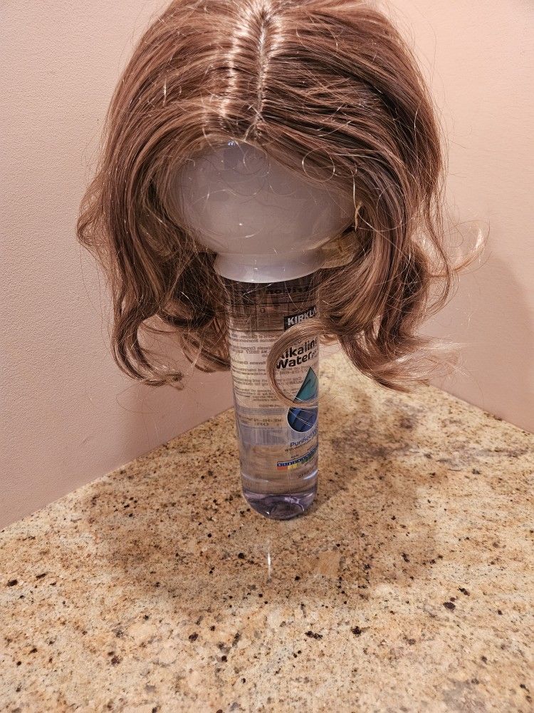 6 BEAUTIFUL WIGS NEW