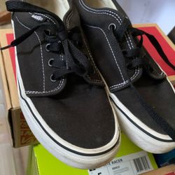 Found Black size 4 1/2