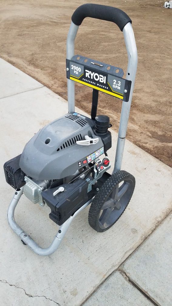 Ryrobi 2800 psi pressure washer powered by honda