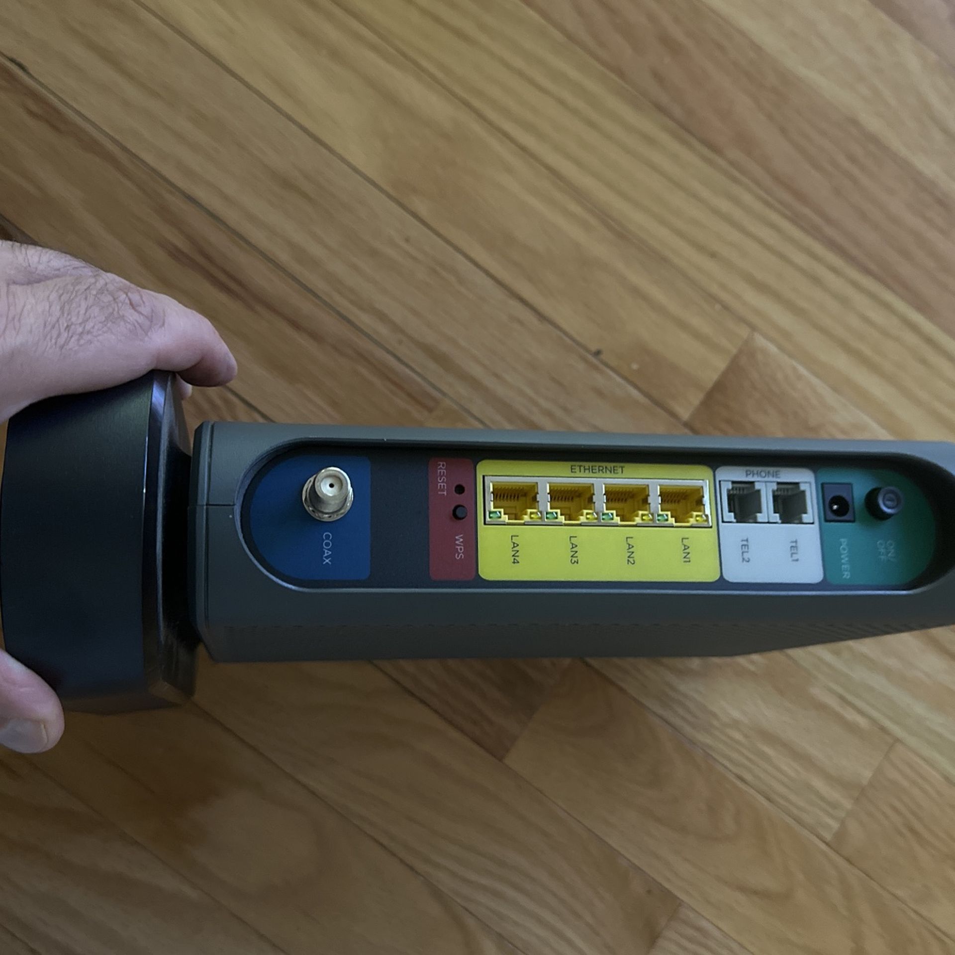 Motorola Cable Modem W/AC1900 Router With Voice .