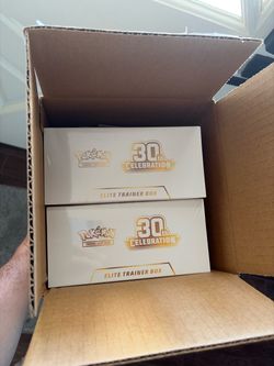 Pokémon 30th Celebration Elite Trainer Box