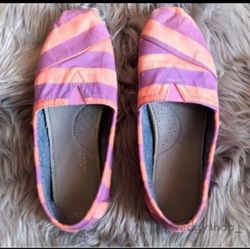 Small black leather coach bucket cross body purse 9 x 9 with a 20 inch adjustable drop strap in great condition