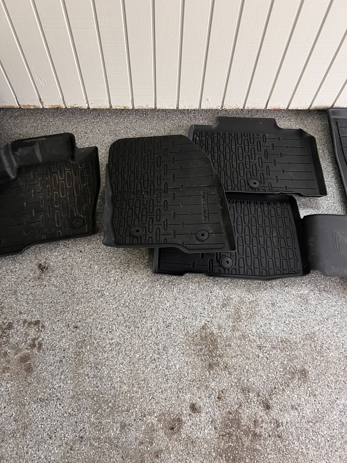 Lincoln Nautilus OEM Tray Style Molded Black Floor Mat Set 4-pc & Cargo Tray