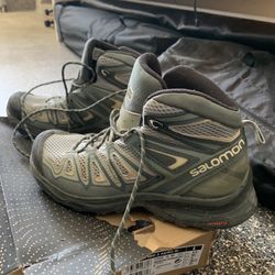 Salomon Women’s Hiking Boots, Size 8