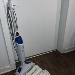 Like New - Bissell Scrubbing & Sanitizing Steam Mop 