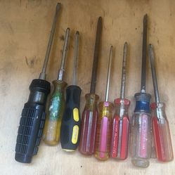 Lit Of 8 Screwdrivers ---- Lot 1
