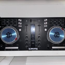 Numark Serato Turn Table Mixer
