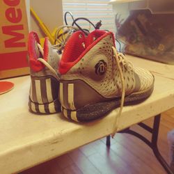 D-rose. Adidas Kids Siz 5