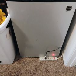 Mini Fridge 