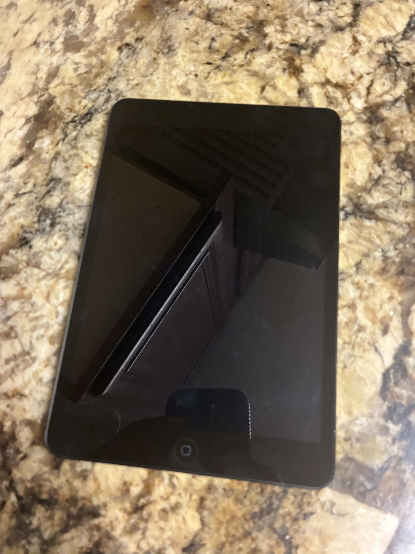 Apple iPad Mini A1455 (READ DESCRIPTION)