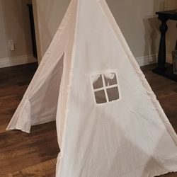 5 Small White Tipis