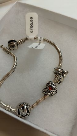 PANDORA BRACELET WITH CHARMS. M MOM WIRH DIAMONDS