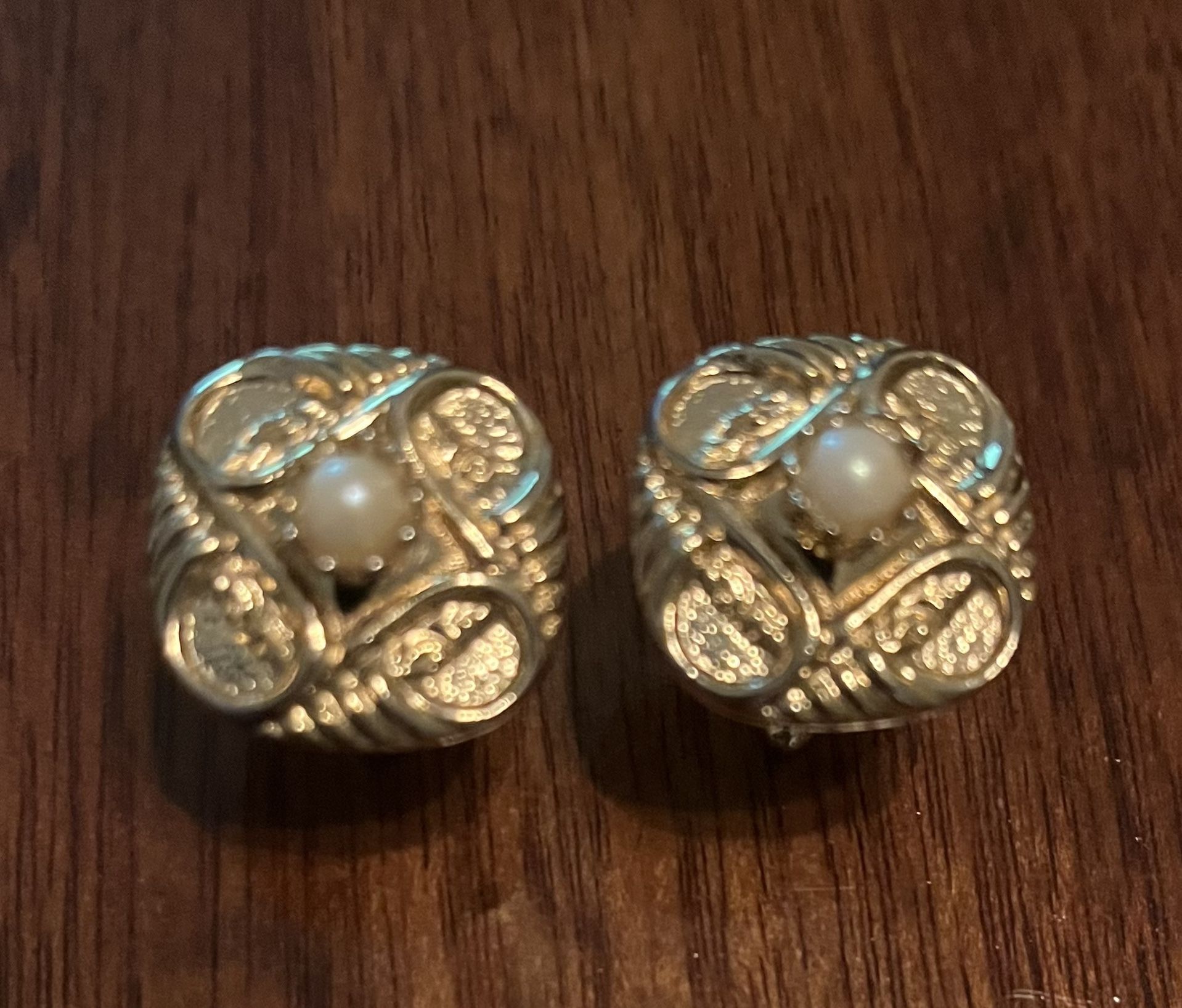 Gold & Pearl Men’s Cufflinks
