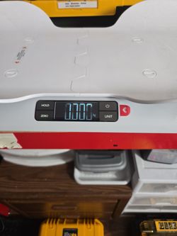 (New). Baby scale
