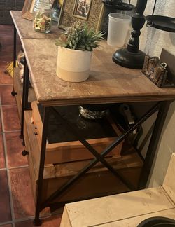 2 Campirano/farmhouse Side Tables read description