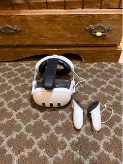 Oculus/Meta Quest 3 128GB Bundle – Adjustable Head Strap Included