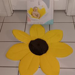 CLEAN ultra soft plush sunflower petal shape bath seat for baby $20 FIRM