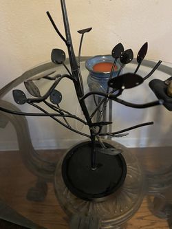 Jewelry/necklace holder