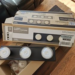 Bathroom 3-bulb Light Fixture